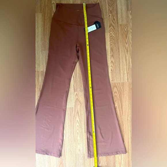 New Yoga-licioUs Lux Crossover Flare Leggings Black Sz Large Copper Iron PY71067 - Picture 10 of 11